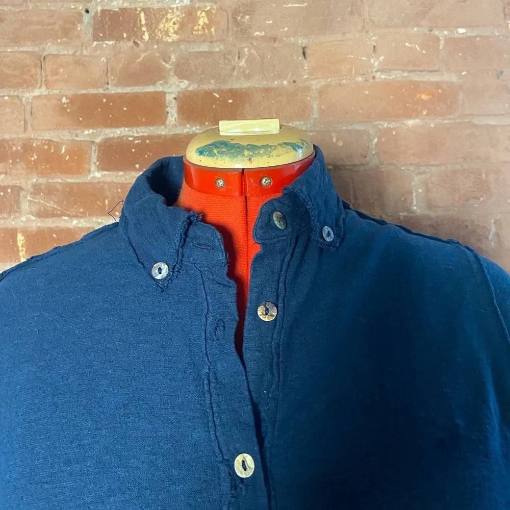 Like new-Cut Loose Relaxed Button Down in blue, S - Picture 4 of 11